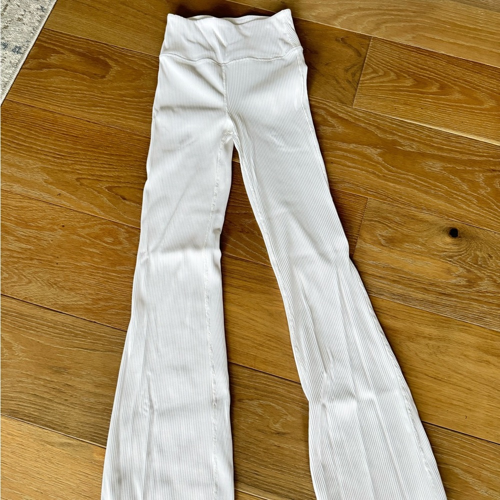 Carbon 38 Ribbed Flare Leggings White Small LIKE NEW